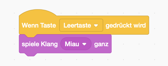 Screenshot Scratch: Befehl „Wen Leertaste gedrückt wird" und Befehl „spiele Klang Miau"