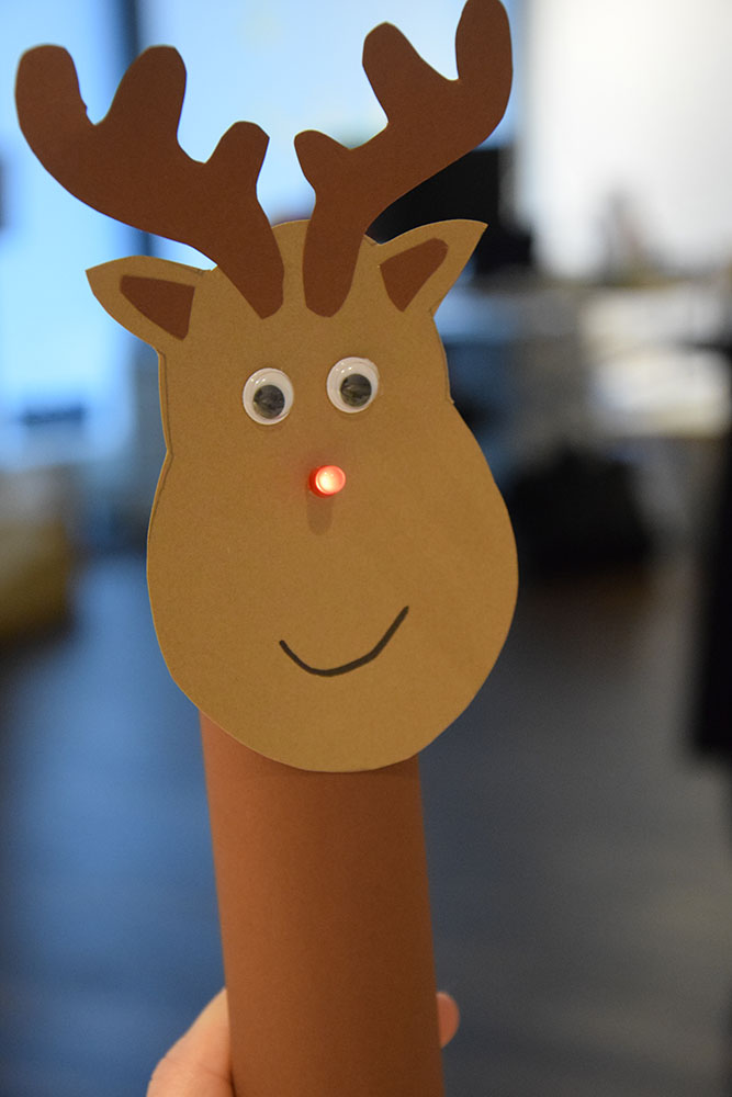 Fertiger Rudolph mit leuchtender LED-Nase